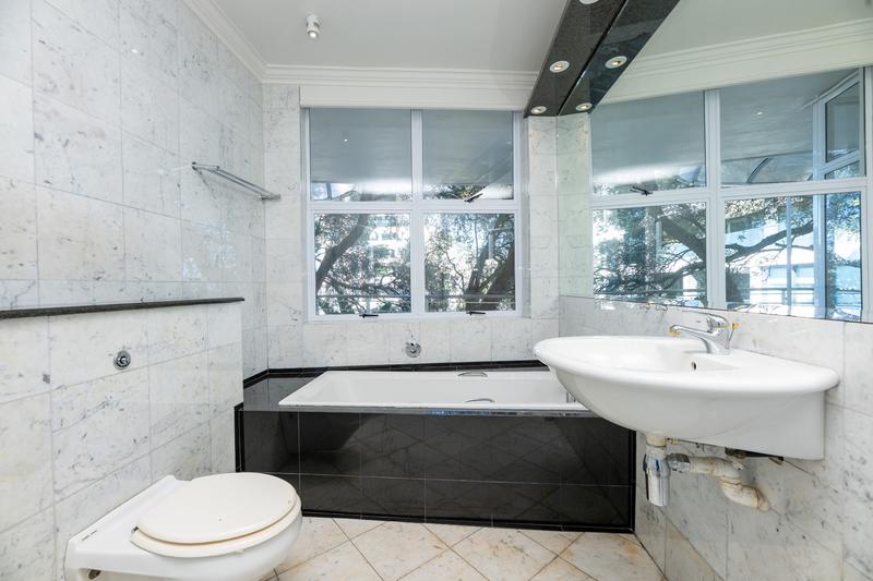 3 Bedroom Property for Sale in Sea Point Western Cape